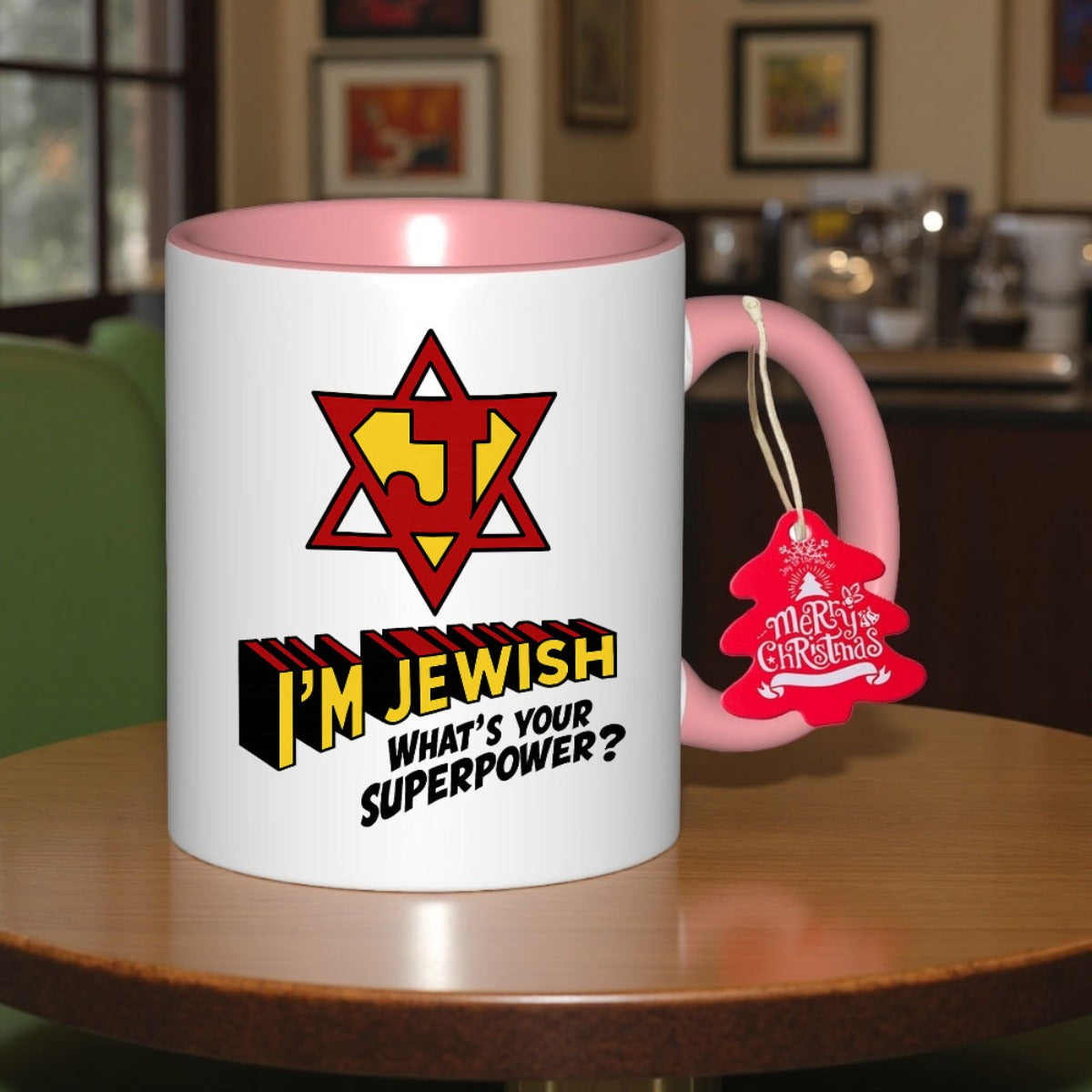 Taza Judía Divertida “I’m Jewish, What’s Your Superpower?” – Cerámica Blanca con Estrella de David y Letras Hebreas.
