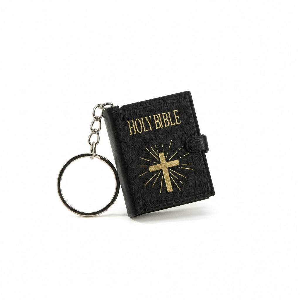 mini-biblia-negra-con-fondo-blanco-llavero-en-inlges